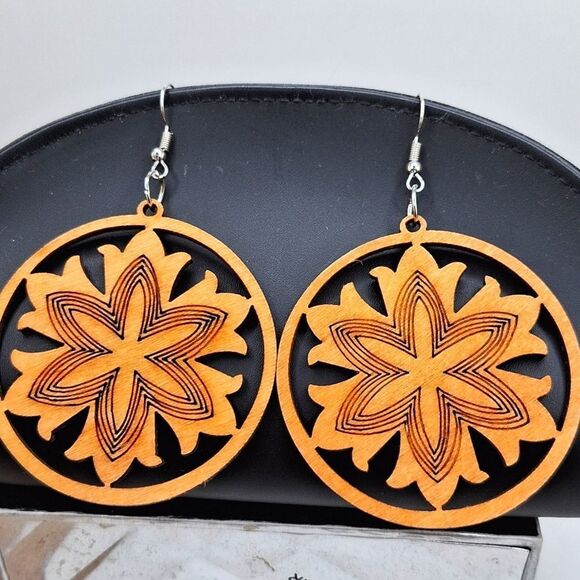 Round wood carved earrings boho jewelry unique design - Picture 1 of 3